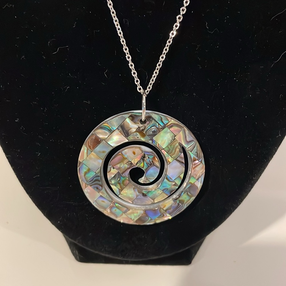 Abalone swirl pendant necklace
